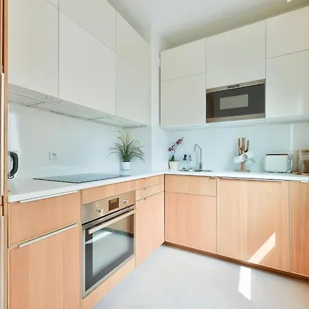 Stunning 1 Bed Flat With Terrace *