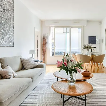Stunning 1 Bed Flat With Terrace *