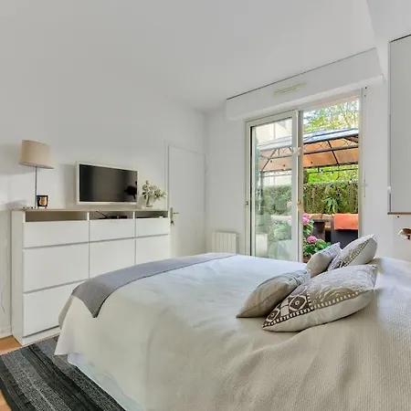 Stunning 1 Bed Flat With Terrace Apartman Levallois-Perret