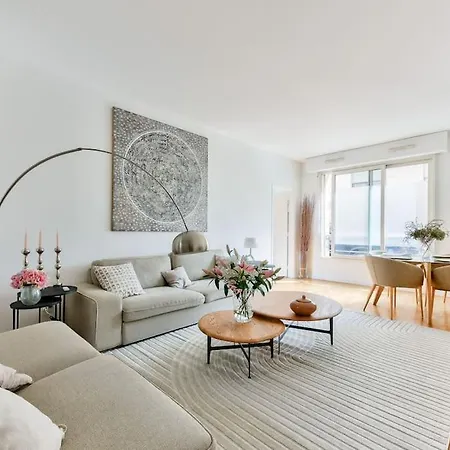 Stunning 1 Bed Flat With Terrace Levallois-Perret